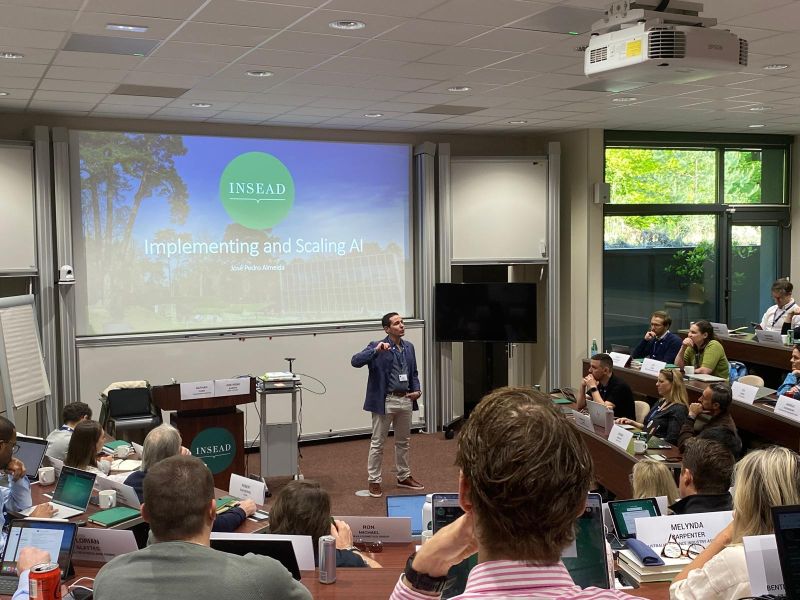 A packed room for the AI session with +60 executives at INSEAD Paris